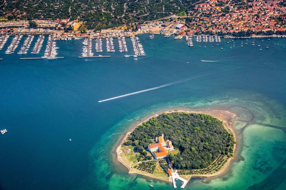 Marina Punat vista dall'alto